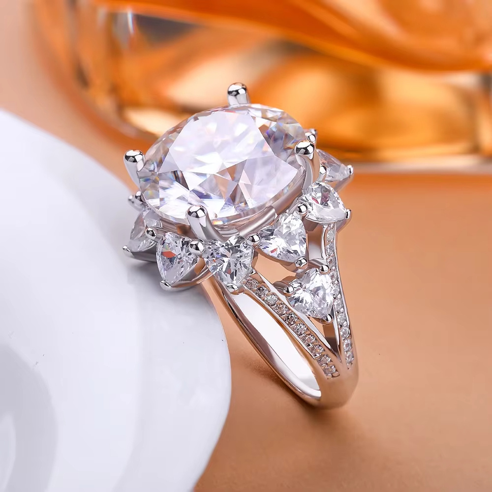 Women's 10 Carat Exquisite Moissanite Engagement Ring